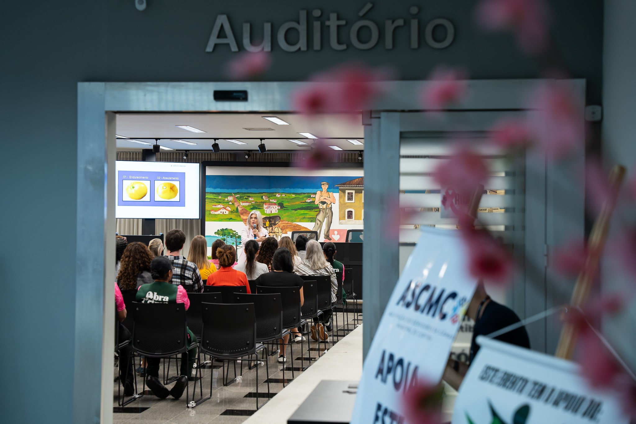 Servidores da CMC participam de evento alusivo ao Outubro Rosa