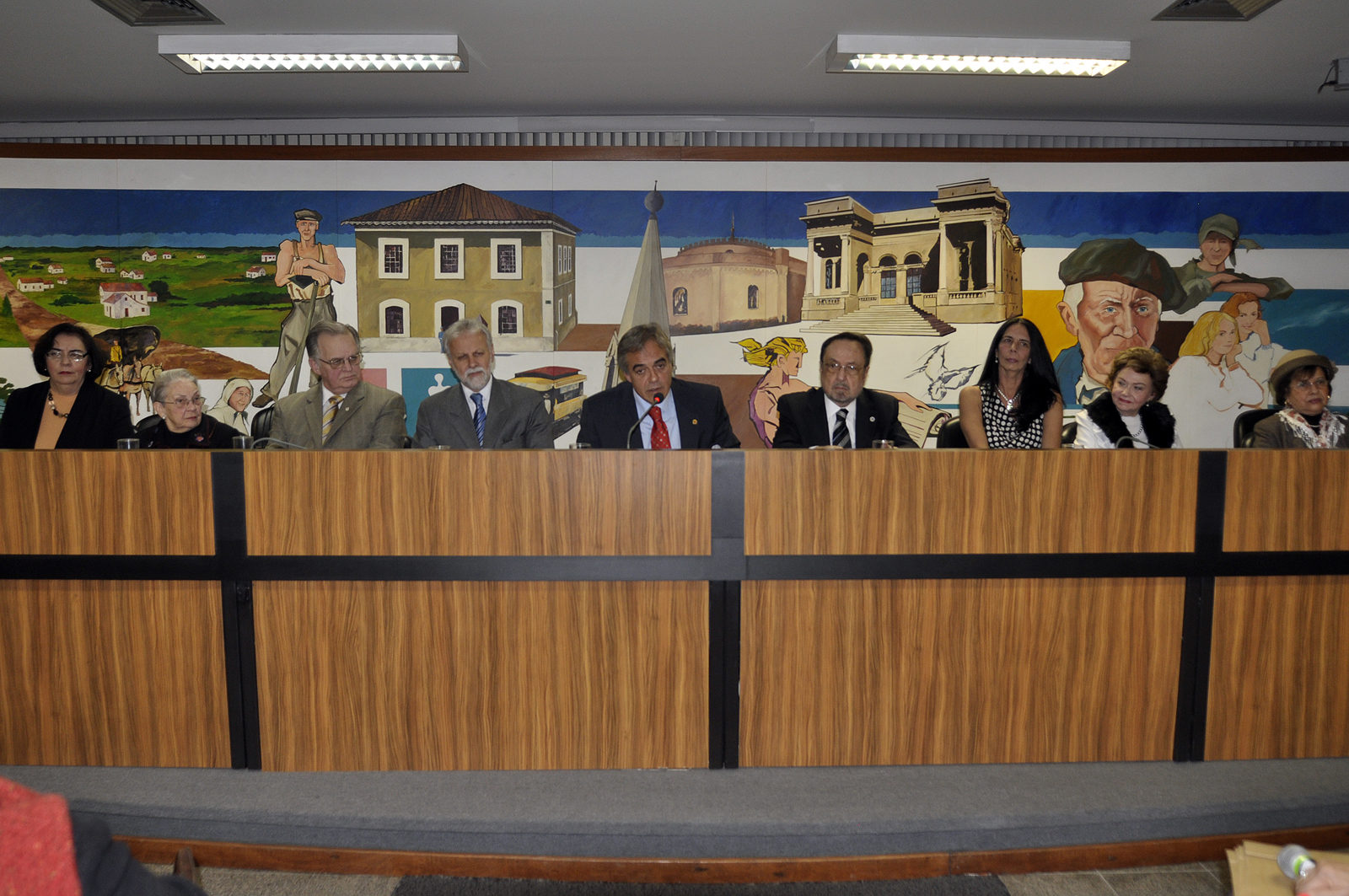 Sessão destaca entidade e realização de Jogos Florais 