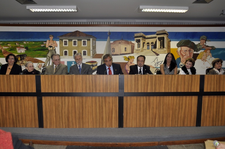 Sessão destaca entidade e realização de Jogos Florais 