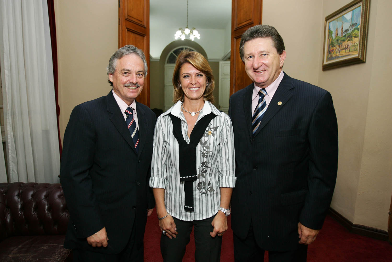 Sessão marca 50 anos da Fé Baháí em Curitiba 