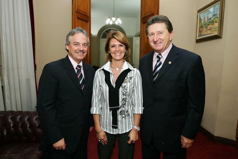 Sessão marca 50 anos da Fé Baháí em Curitiba 