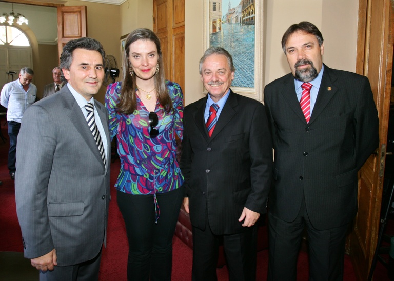 Sessão marca 90 anos da Gazeta do Povo 