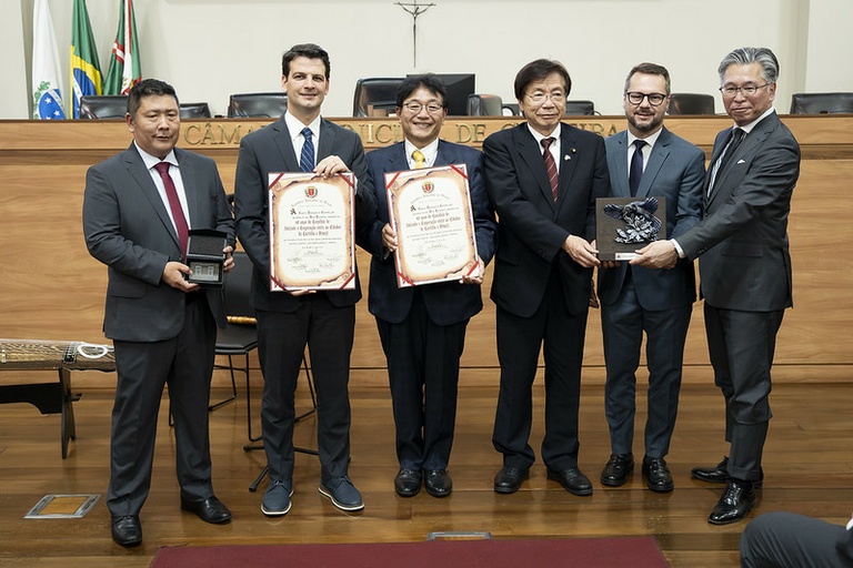Sessão solene homenageia os 40 anos da irmandade entre Curitiba e Himeji