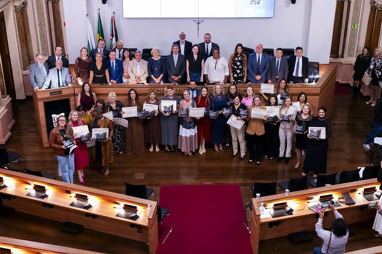 Sessão solene na Câmara homenageia 31 mulheres empreendedoras de Curitiba