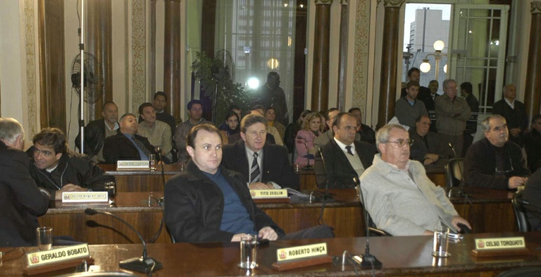 Sessões começam com aprovações importantes 