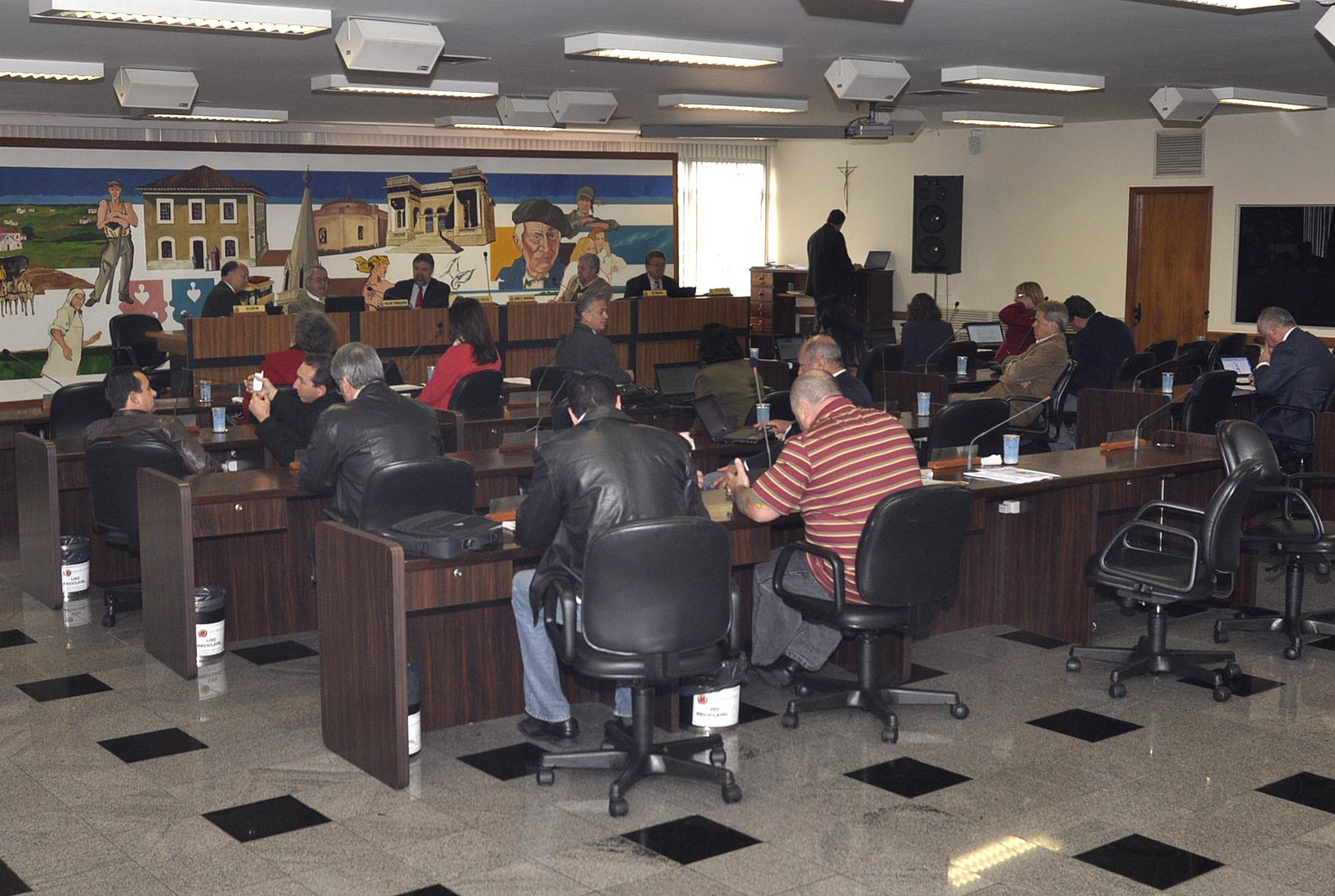 Sessões plenárias voltam para a tarde 