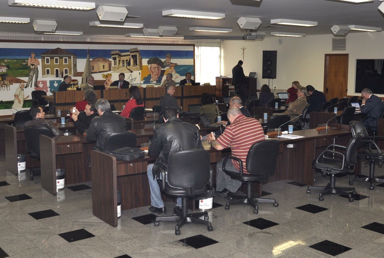 Sessões plenárias voltam para a tarde 