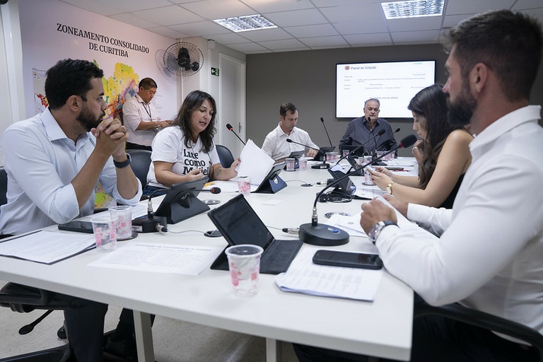 Sharenting: CCJ encaminha debate sobre exposição infantil nas redes