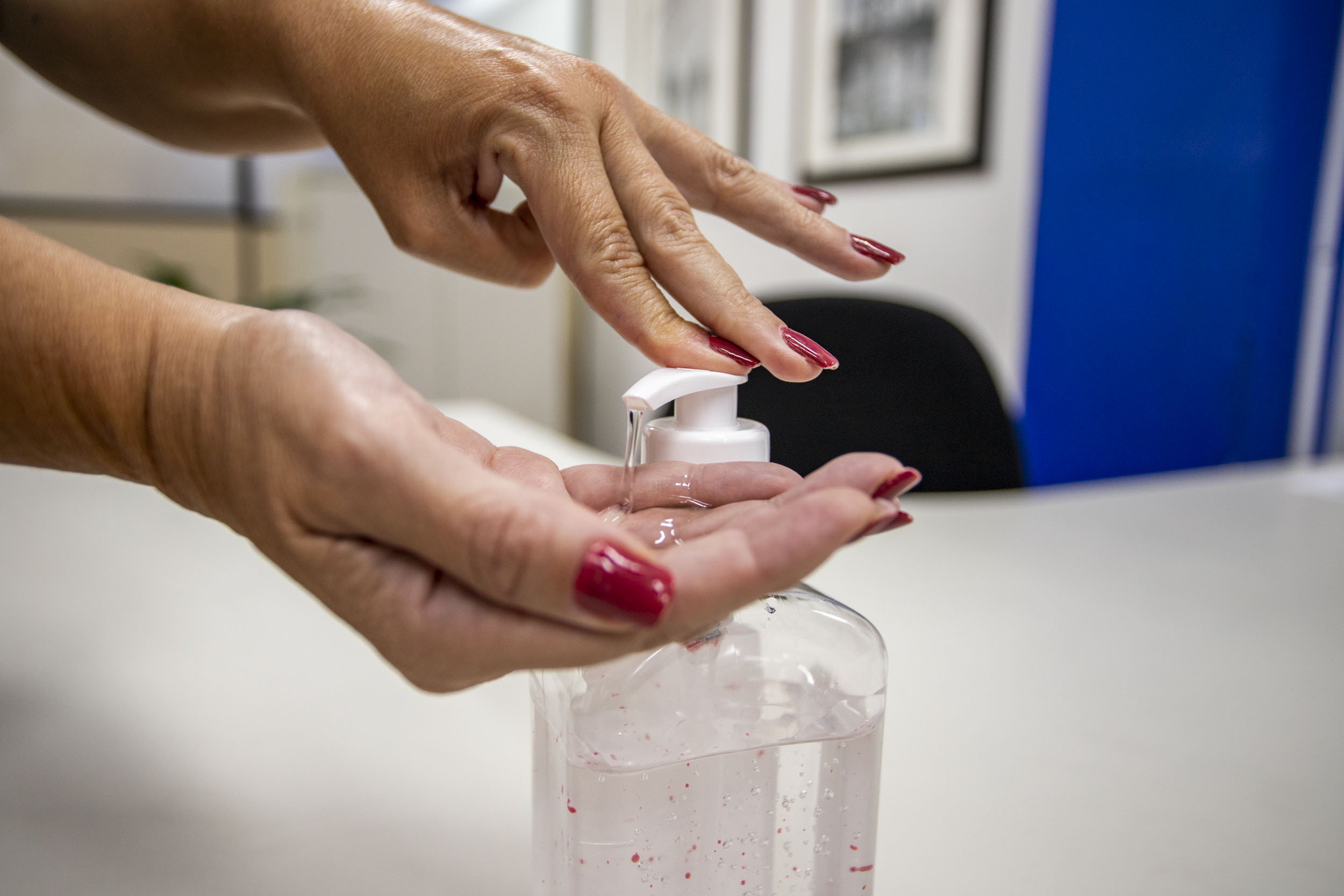 Shoppings poderão ser obrigados a ofertar álcool gel para o público