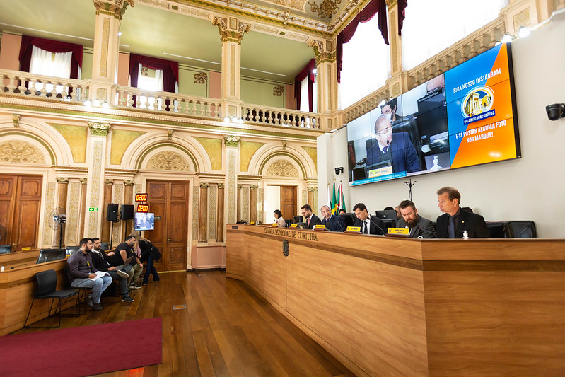 Simplificação de alvará a eventos avança na Câmara de Curitiba