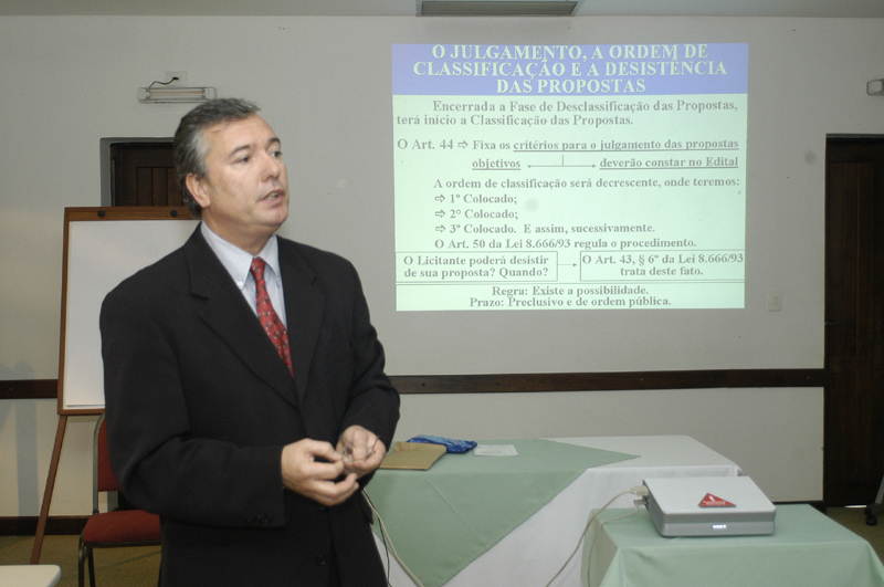 Simpósio aborda licitação e mecanismos de controle 