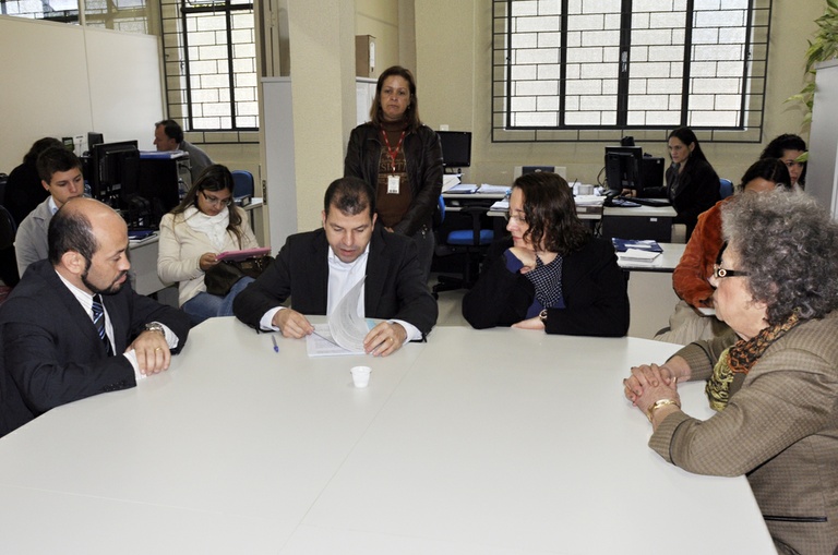Sinal sonoro em ônibus volta para Comissão de Economia 