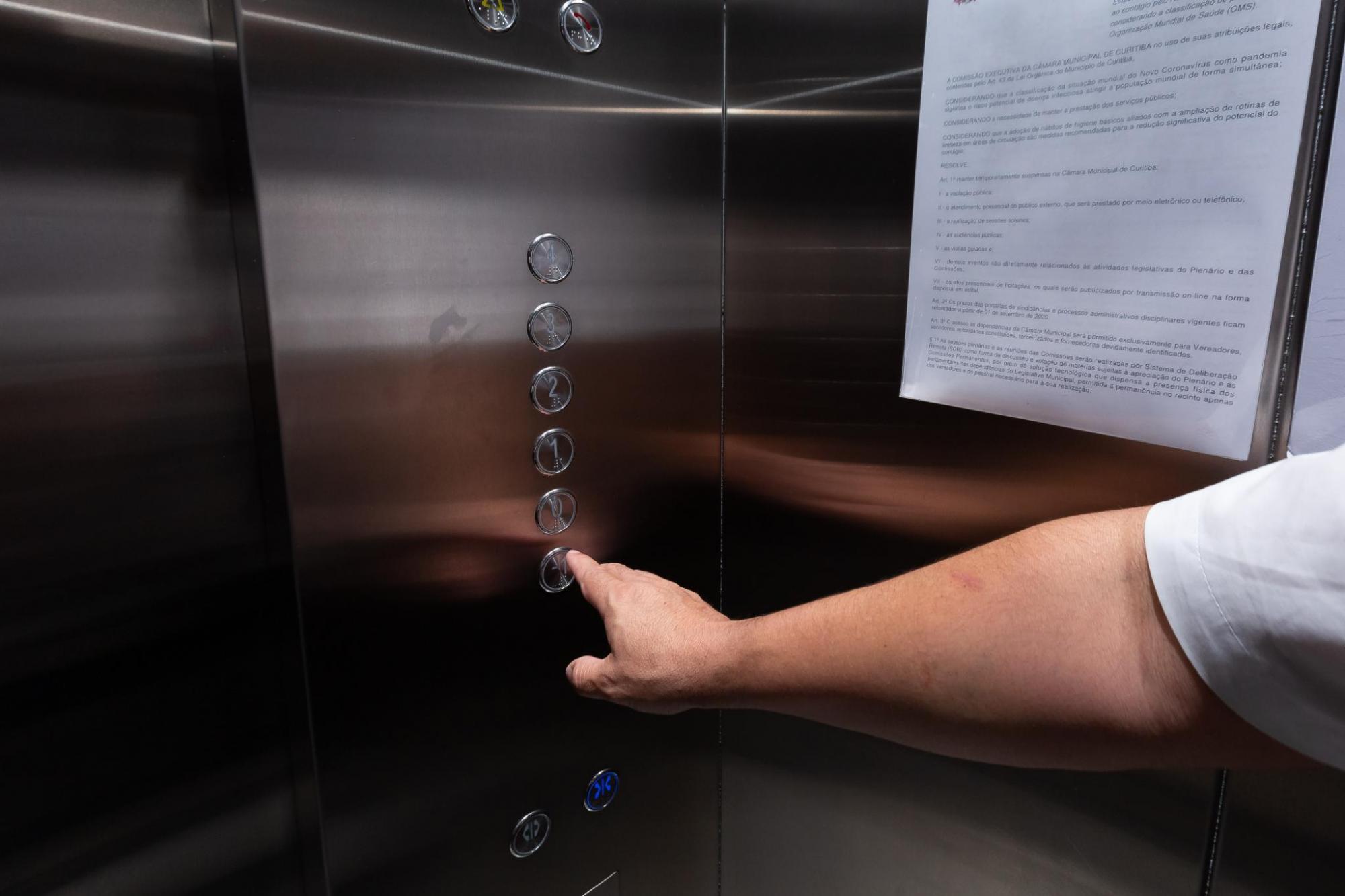 Sinal sonoro obrigatório em  elevadores na pauta de terça-feira