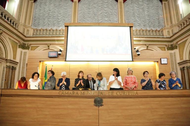 Solene em homenagem à mulher aborda  violência e reforma da previdência