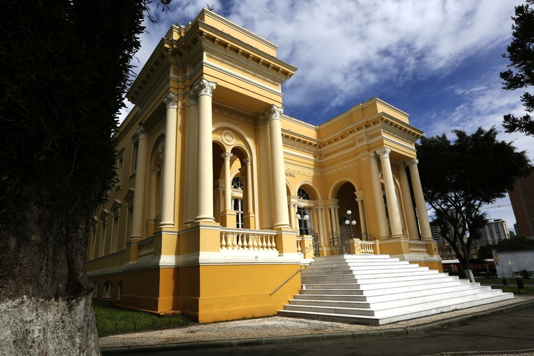 Solene reabre Palácio Rio Branco, sede da Câmara de Curitiba