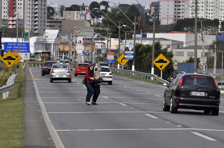 Solicitada passarela para segurança de pedestres 