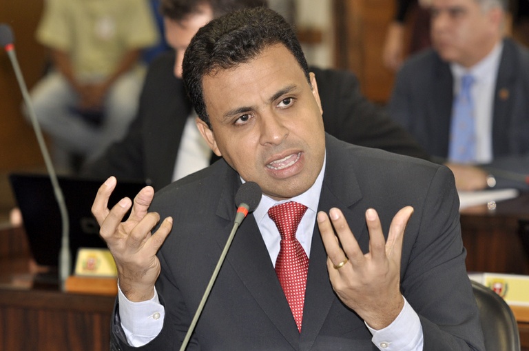 Solicitadas novas informações sobre lei da dupla função  