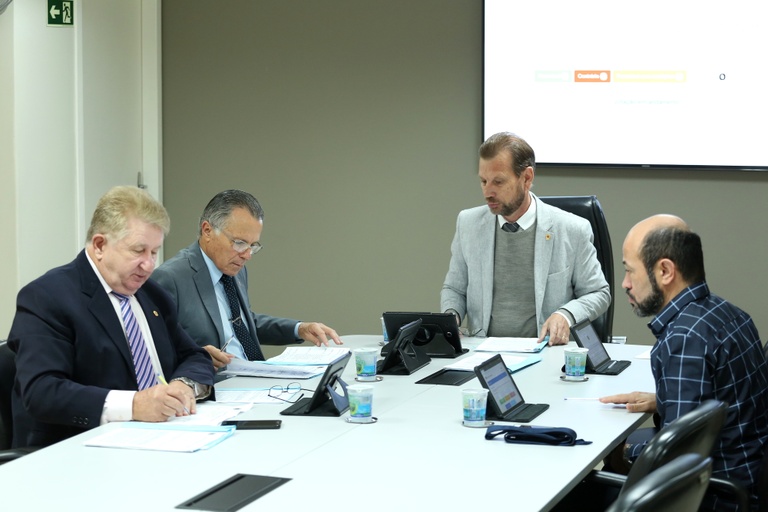 Submissão à Prefeitura de Curitiba do preço da água pronta para votação