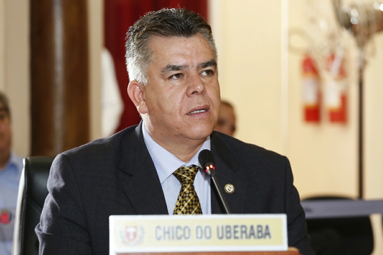 Substitutivo prevê multa de R$ 1,7 mil para motoristas do Uber