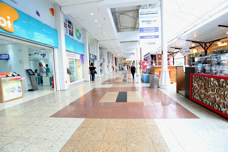 Substitutivo prevê multa para shoppings sem mapas em Braille