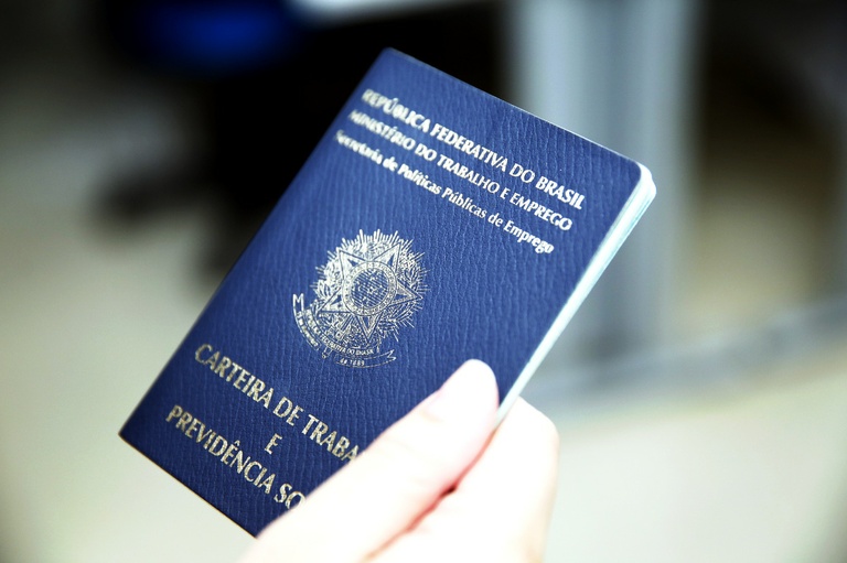 Substitutivo reformula contratação de jovens sem experiência