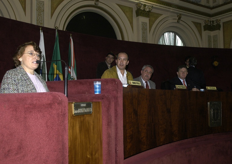 Sugerida a criação de  frente contra homofobia 