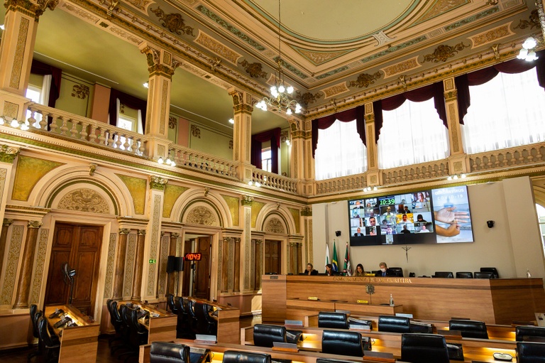 Sugeridas ao Executivo feira no Hauer e reforma de passarelas