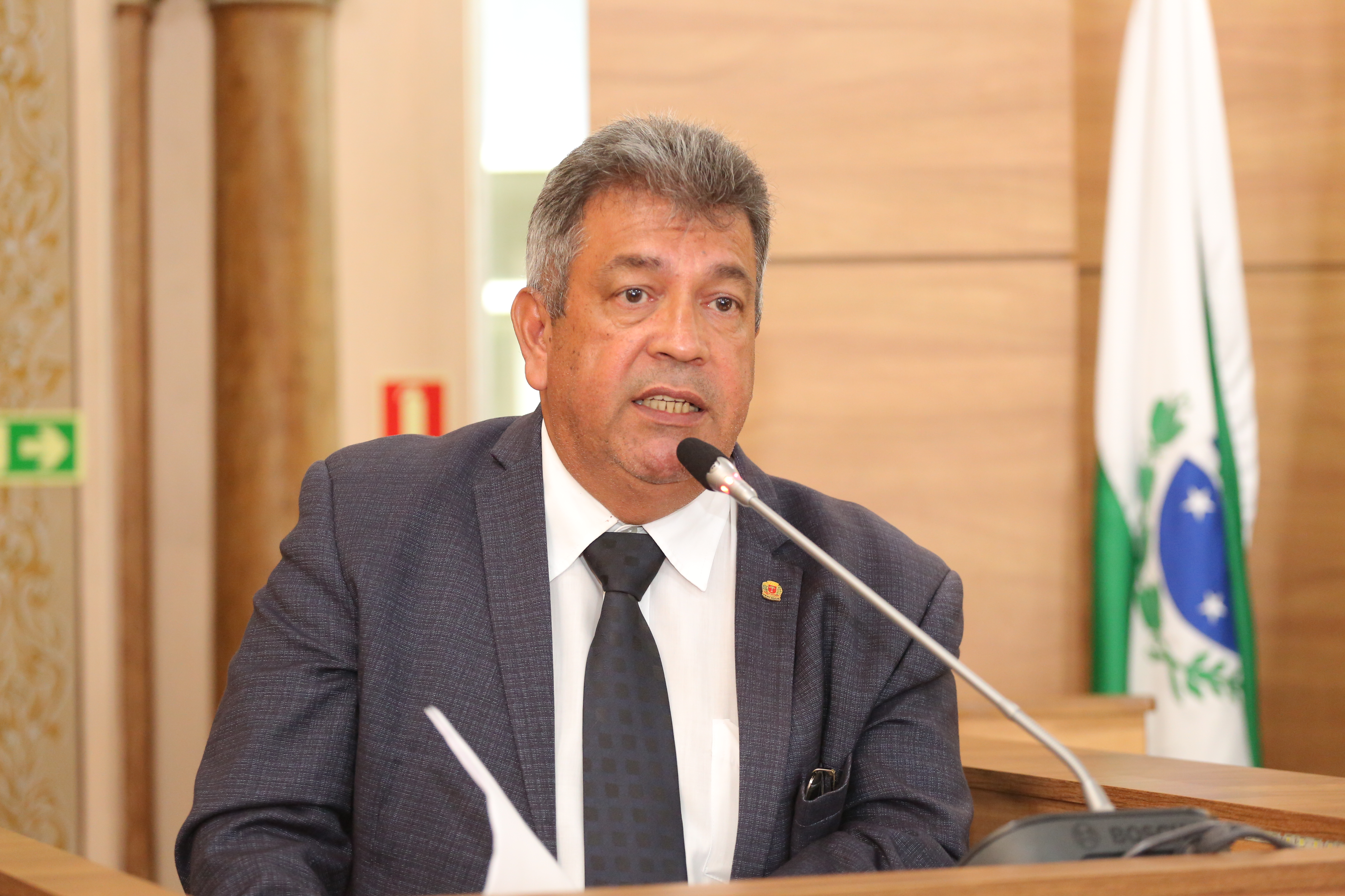 Sugeridas mudanças em contratos, ações na defesa animal e trânsito