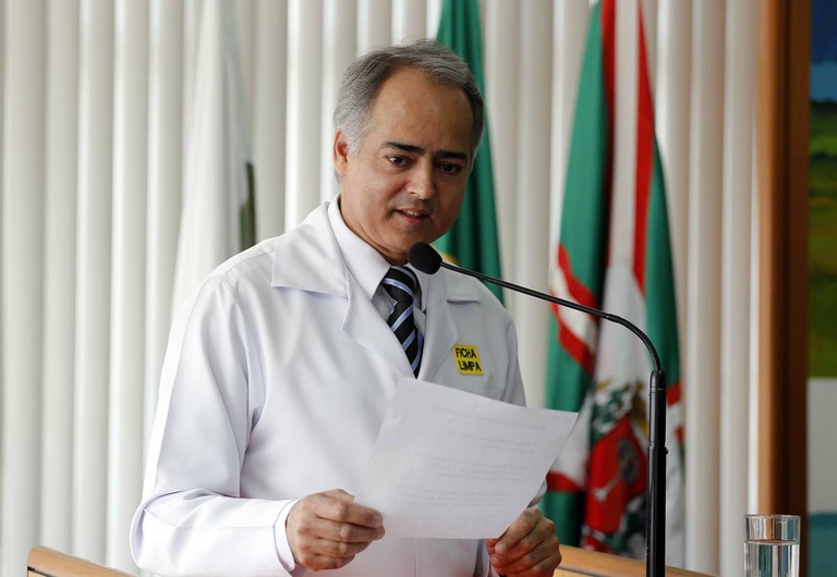 Sugerido estacionamento público rotativo em Curitiba 