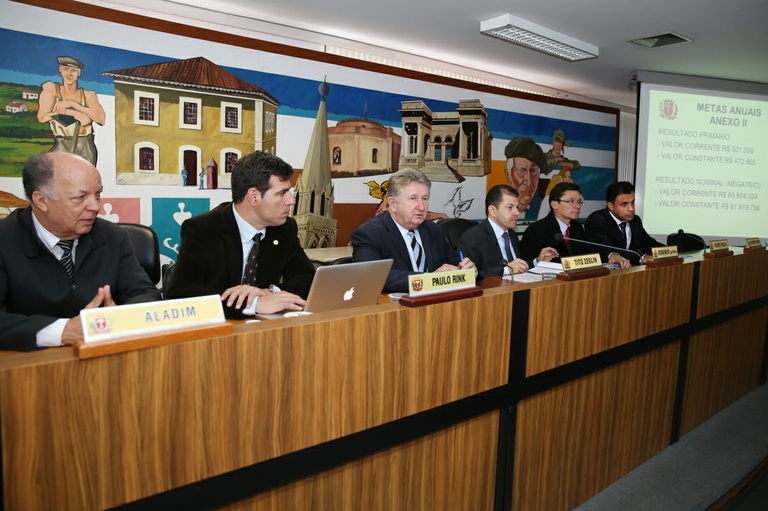 Sugestões populares para LDO 2015 irão para prefeitura via requerimento