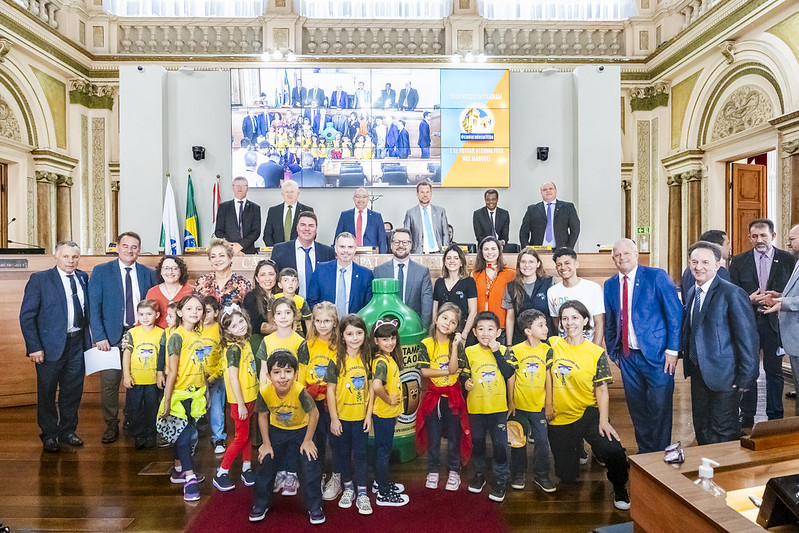 Tampinha Paraná: Kids participa de ação solidária na Câmara de Curitiba 