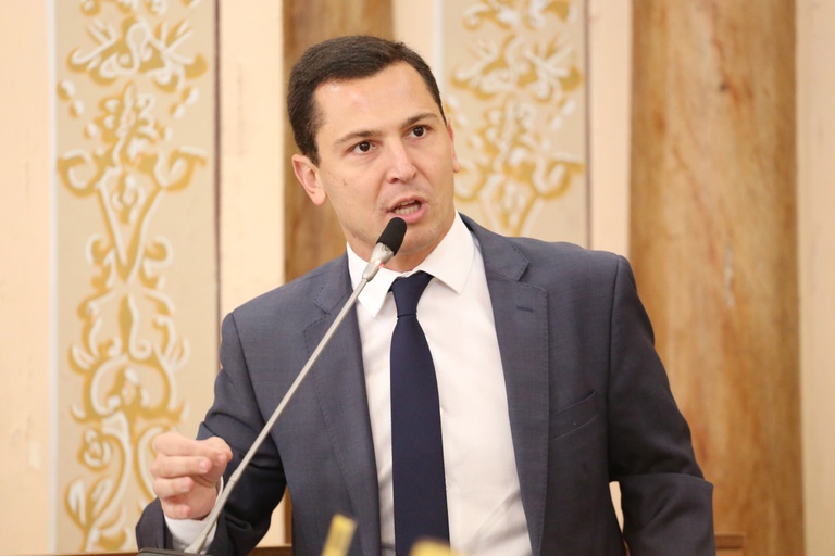 Terceirização das UPAs em Curitiba debatida em plenário