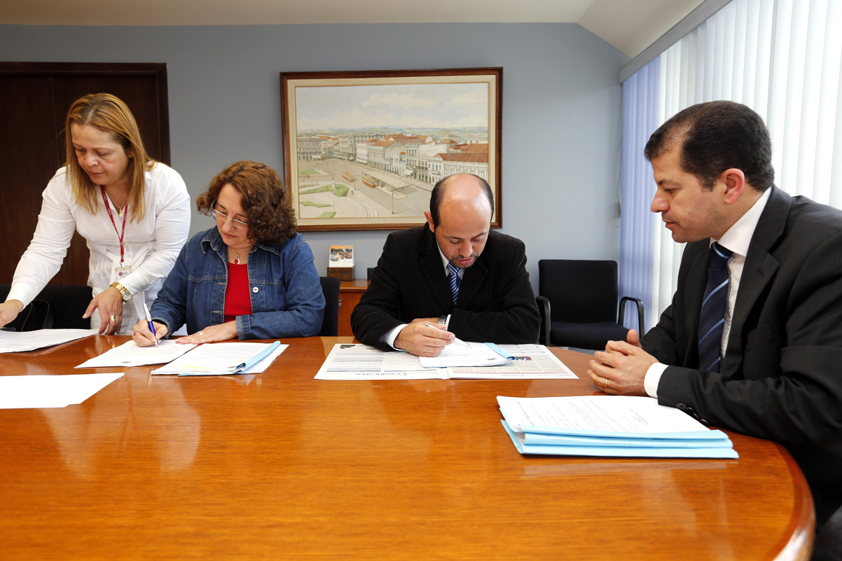 Teste do bafômetro em motoristas de ônibus passa por comissão 