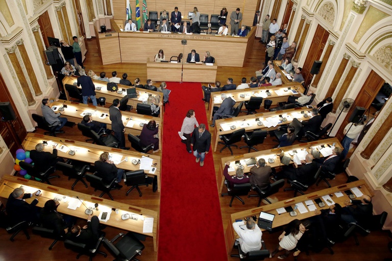 Texto-base do plano de educação é aprovado em 1º turno