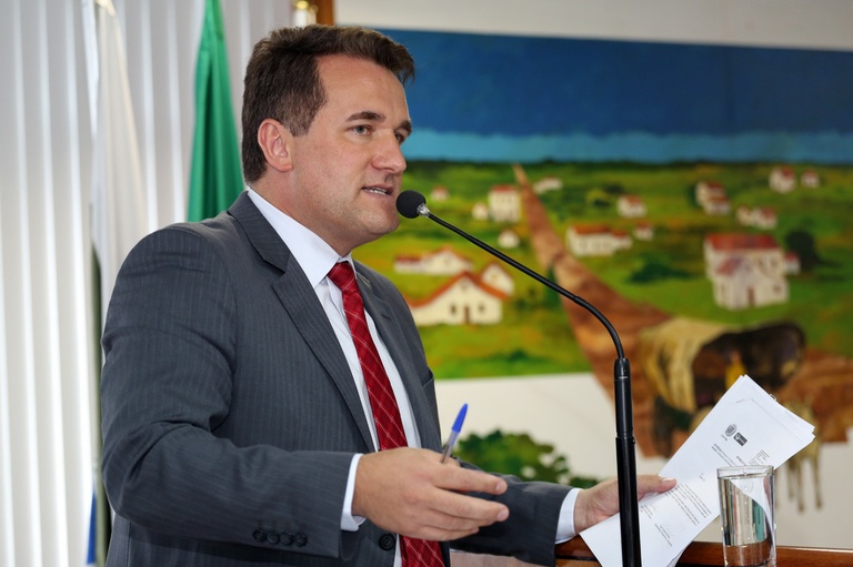 Tico Kuzma prioriza recursos de emendas individuais na educação  