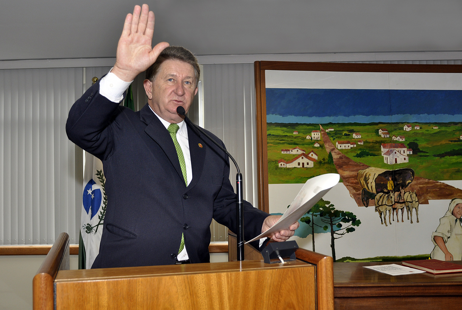 Tito Zeglin presta compromisso para assumir a prefeitura 