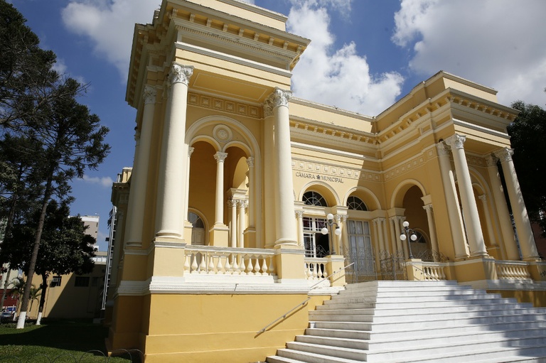 TJ-PR considera legal licitação de veículos da Câmara Municipal