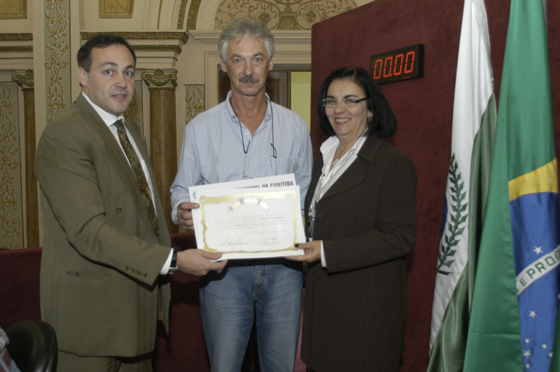 Trabalho a deficientes é tema da tribuna livre 