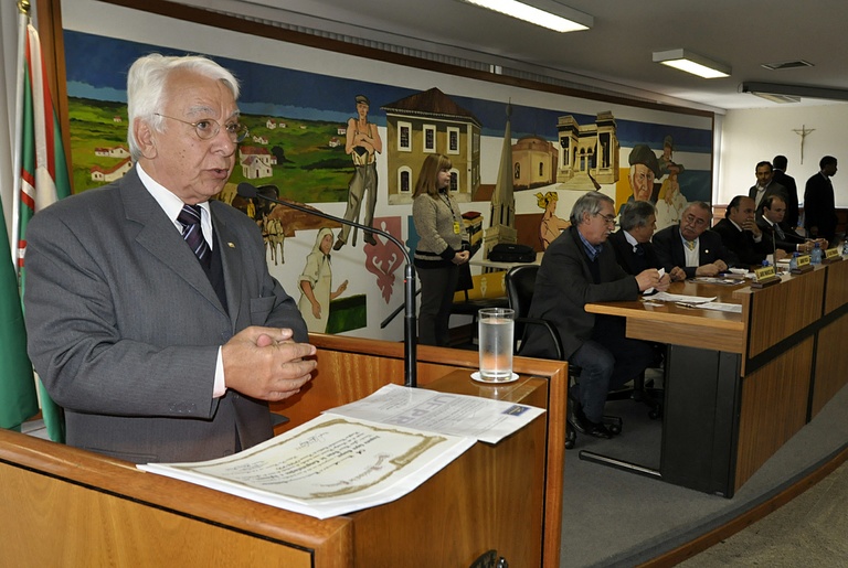 Trabalho de estudantes destacado no Legislativo 