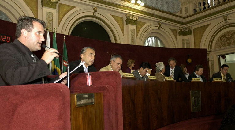 Trabalho de fundação é tema da tribuna livre 