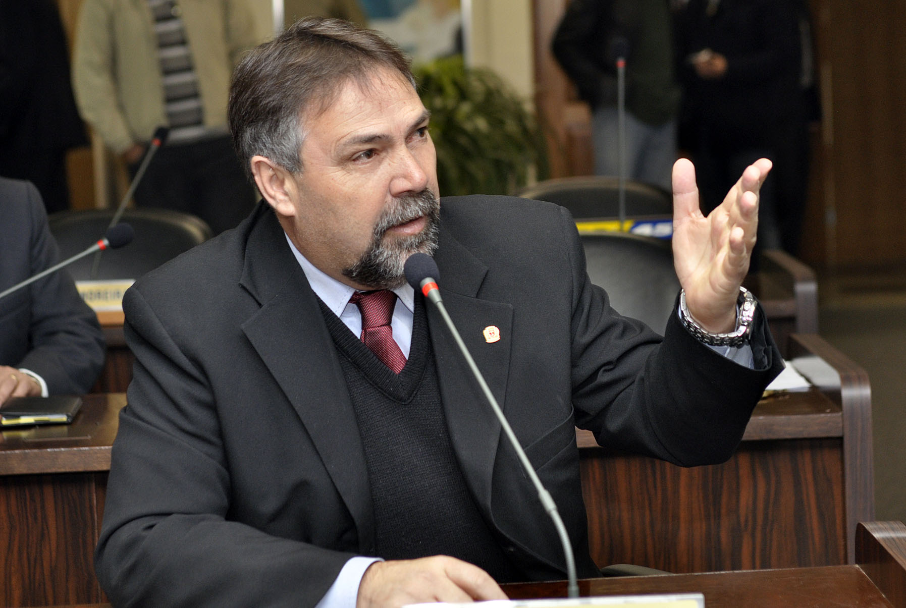 Trabalho reconduziu Derosso à presidência 