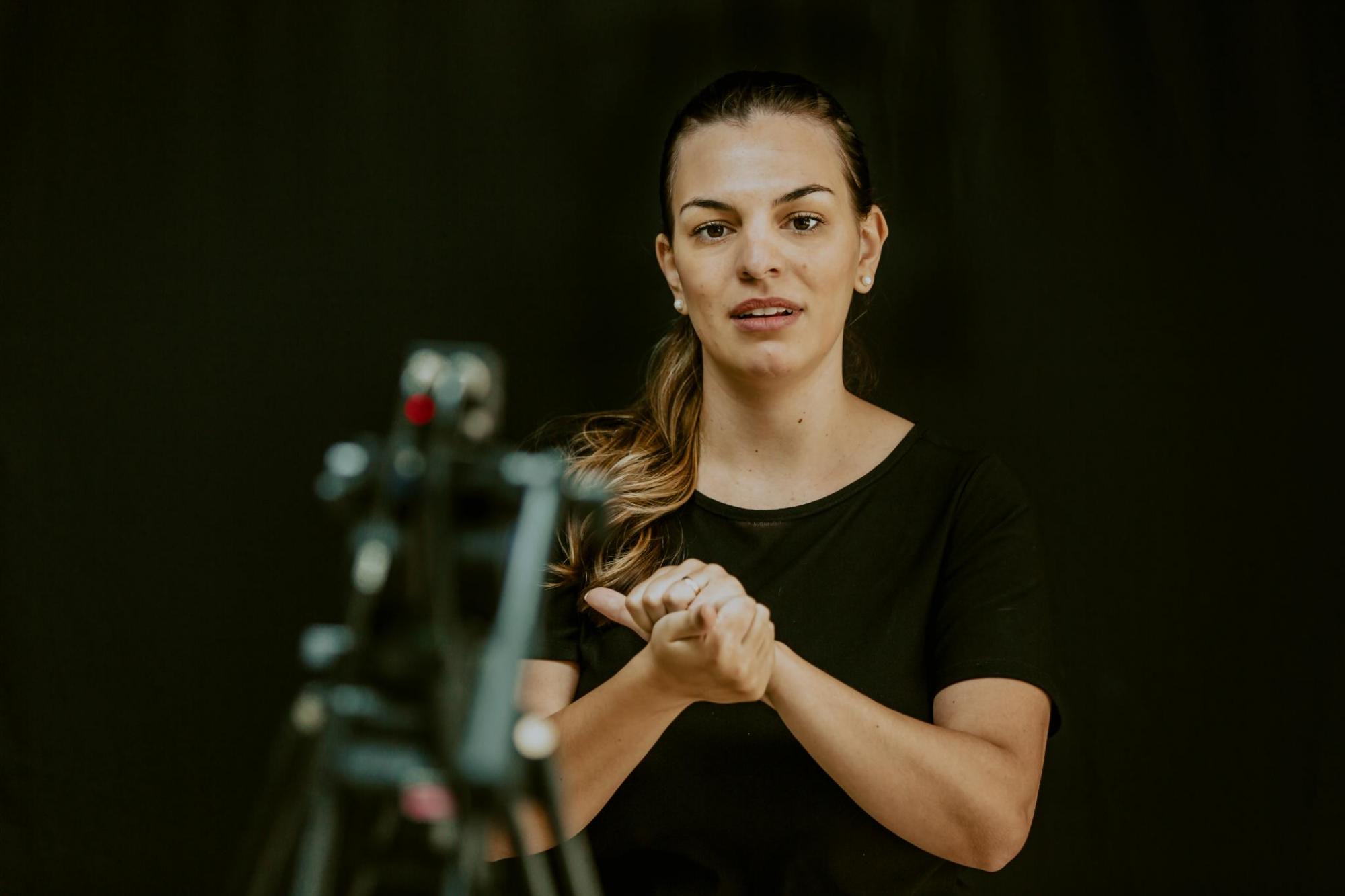 Transmissão das sessões da CMC passa a ter tradução simultânea em Libras