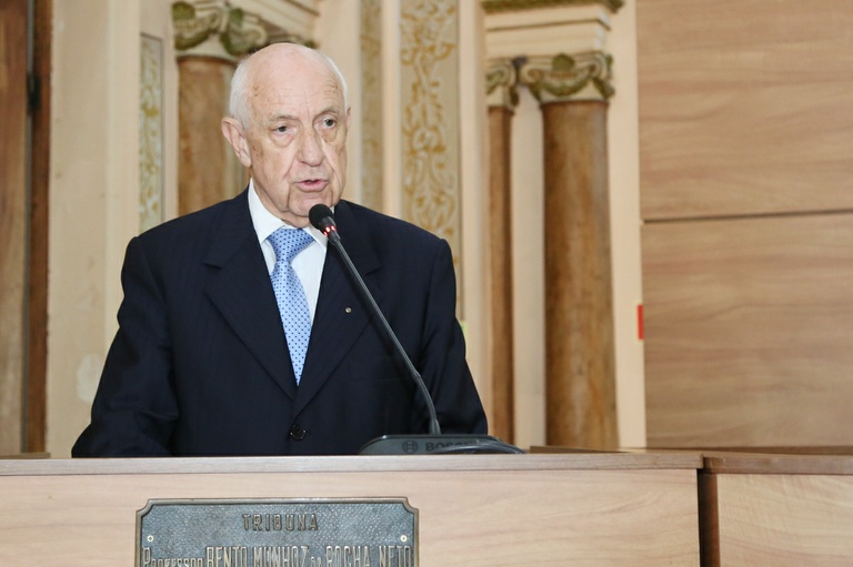  Tribuna livre: Câmara teve 2.700 estagiários contratados via CIEE