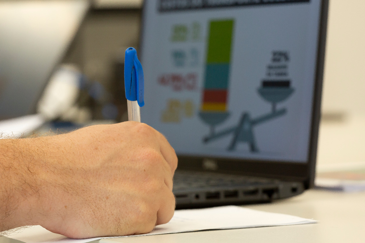 Tribuna Livre debate resultados de governança municipal na Grande Curitiba