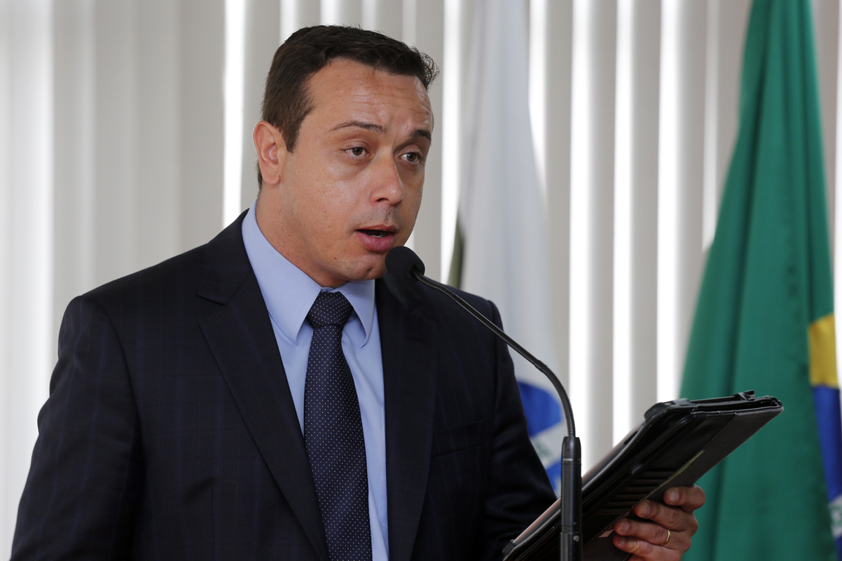 Tribuna Livre debate utilidade pública do jornalismo policial 