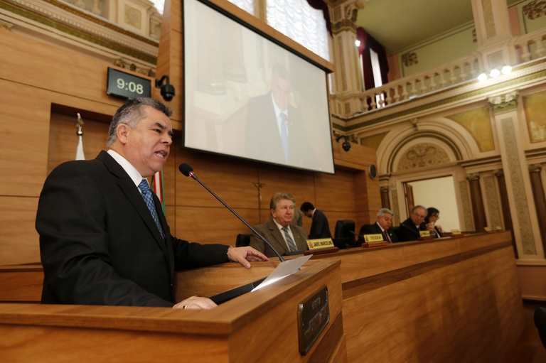 Tribuna livre destaca combate a feiras itinerantes em Curitiba