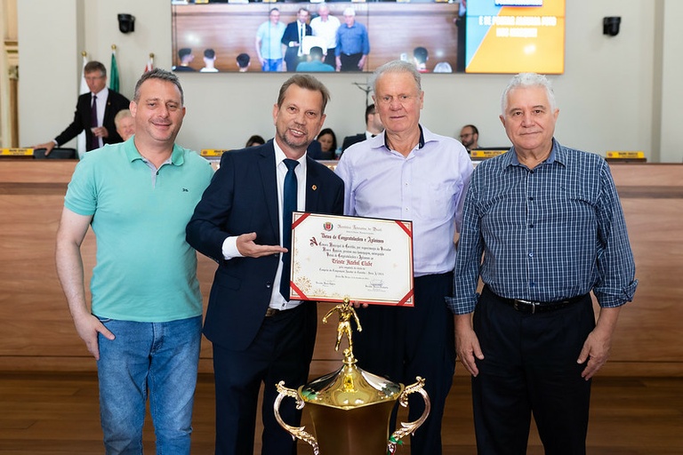Trieste Futebol Clube recebe homenagem da Câmara de Curitiba