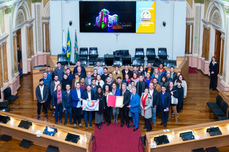 Trinta anos do Grupo Dignidade em Curitiba são celebrados na Câmara 