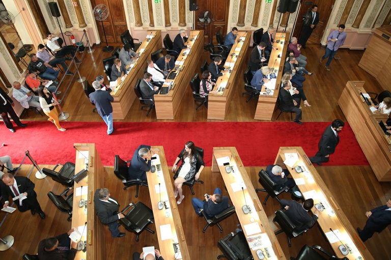 Última sessão ordinária tem 8 projetos aprovados; RIT é retirado