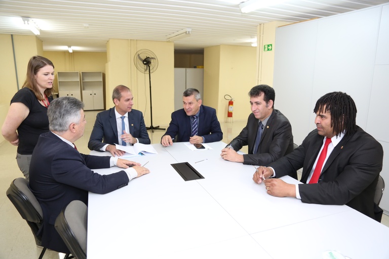 Unificação de honrarias é acatada por Educação